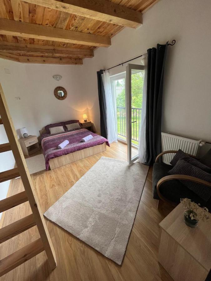 Rooms Ljubenko คาร์โลวัตส์ ภายนอก รูปภาพ