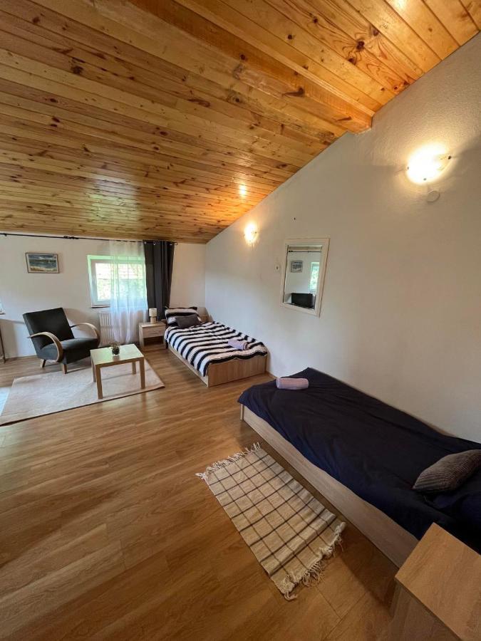 Rooms Ljubenko คาร์โลวัตส์ ภายนอก รูปภาพ